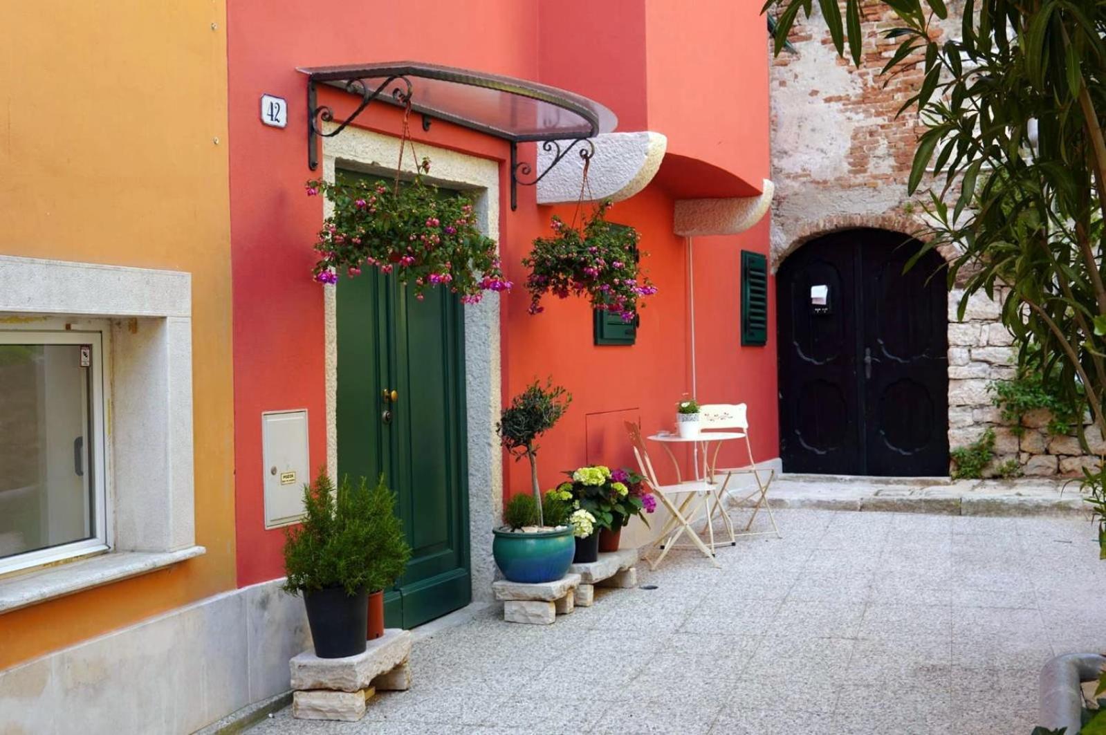 Old Town Seabreeze Residence Rovigno Esterno foto