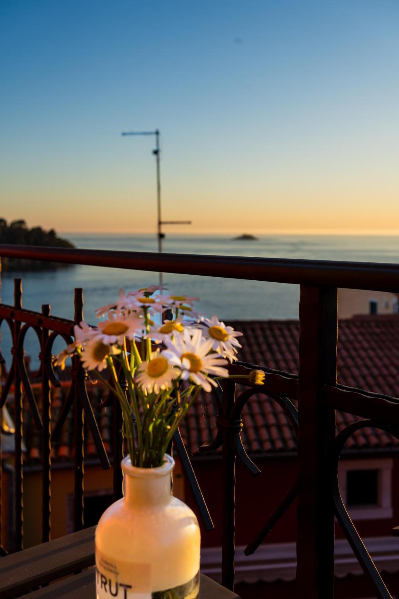 Old Town Seabreeze Residence Rovigno Esterno foto