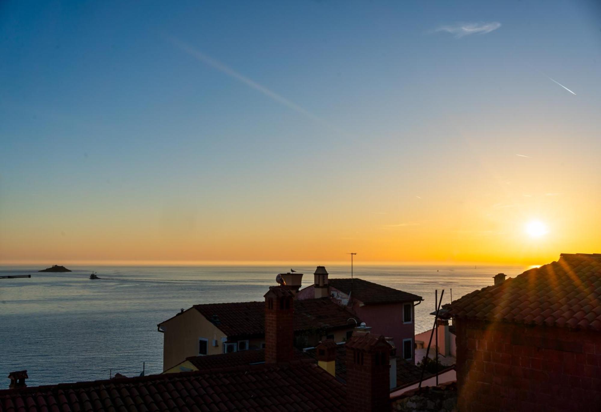 Old Town Seabreeze Residence Rovigno Esterno foto