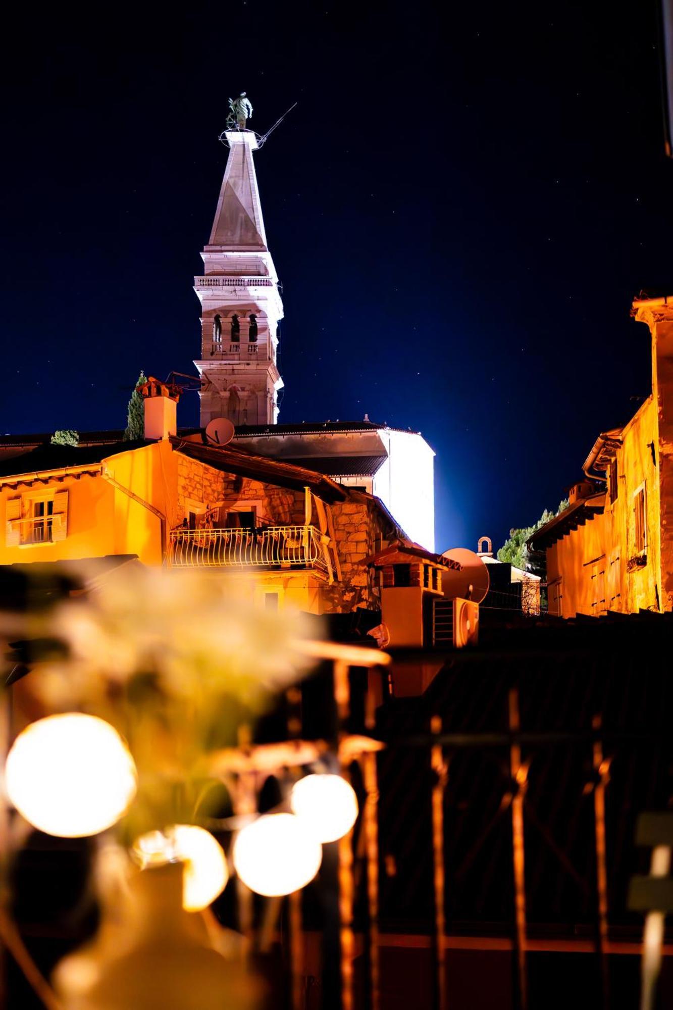 Old Town Seabreeze Residence Rovigno Esterno foto